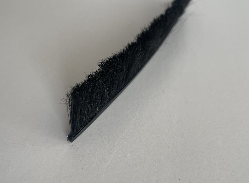 Square-base brush seal in the plain base form.